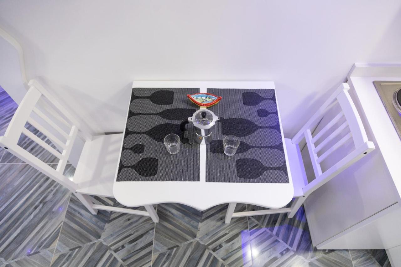 A Fenestrella E San Gregorio Armeno Apartment Наполи Екстериор снимка