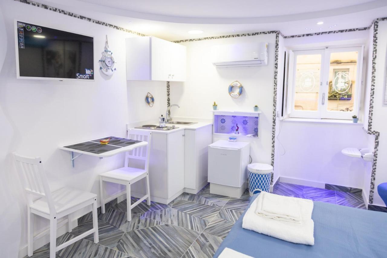 A Fenestrella E San Gregorio Armeno Apartment Наполи Екстериор снимка